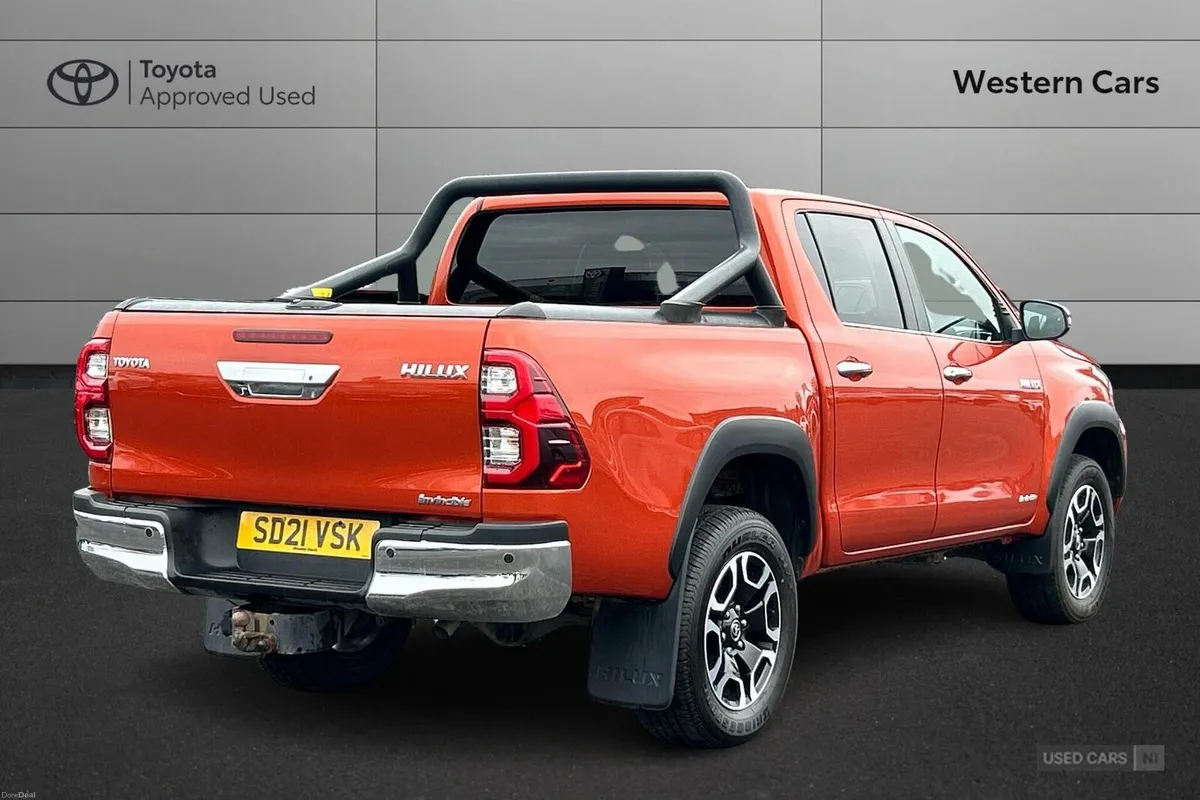 Toyota Hilux 2.8 D-4D Invincible Auto 4WD Euro 6 ( - Image 2