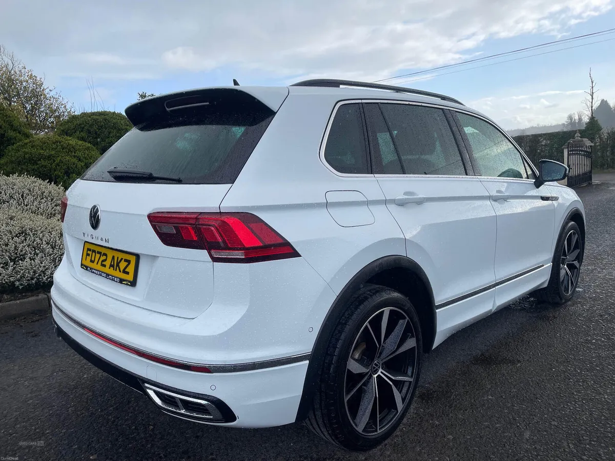 Volkswagen Tiguan DIESEL ESTATE - Image 2