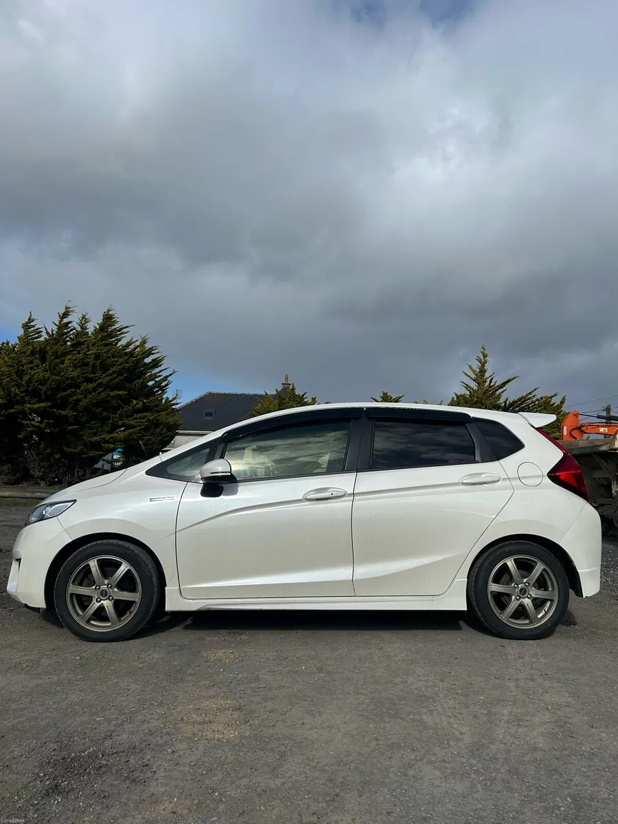 Honda Fit. **S Package ** Hybrid ** - Image 3