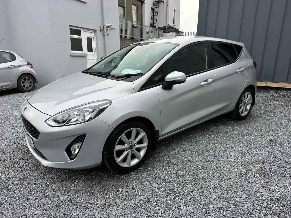 2018 (182) Ford Fiesta Zetec 1.1 70PS 1 Year Tax ! - Image 2