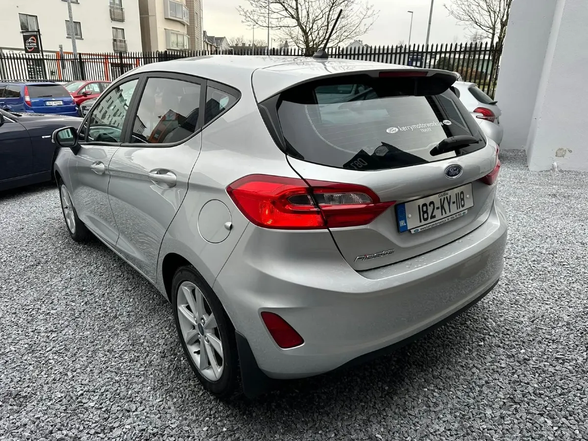 2018 (182) Ford Fiesta Zetec 1.1 70PS 1 Year Tax ! - Image 4