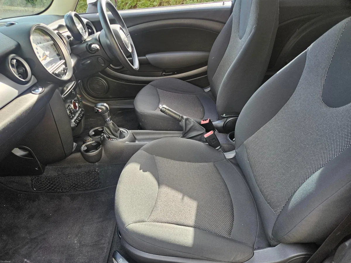 Mini Cooper  AUTOMATIC DEC 2013 - Image 4