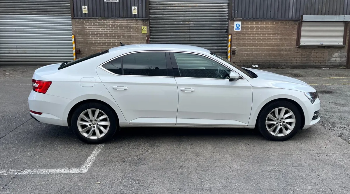 2024 SKODA SUPERB AMBITION 2.0 TDI 150HP DSG AUTO. - Image 4