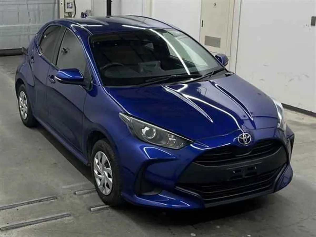 2021 Toyota Yaris X 4wd * lows kms* long NCT - Image 1