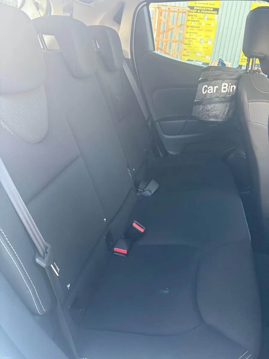 White Renault Clio - Image 4