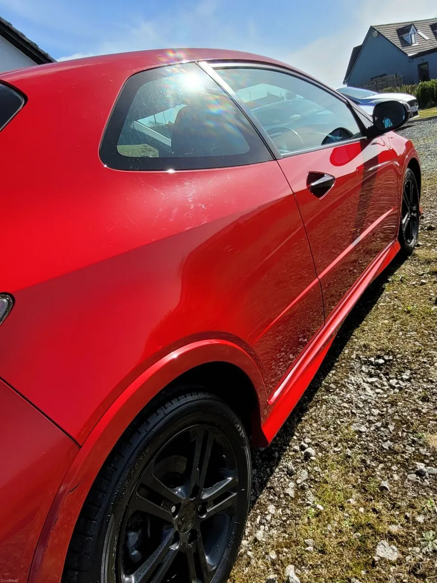 Honda Civic 2011 - Image 2