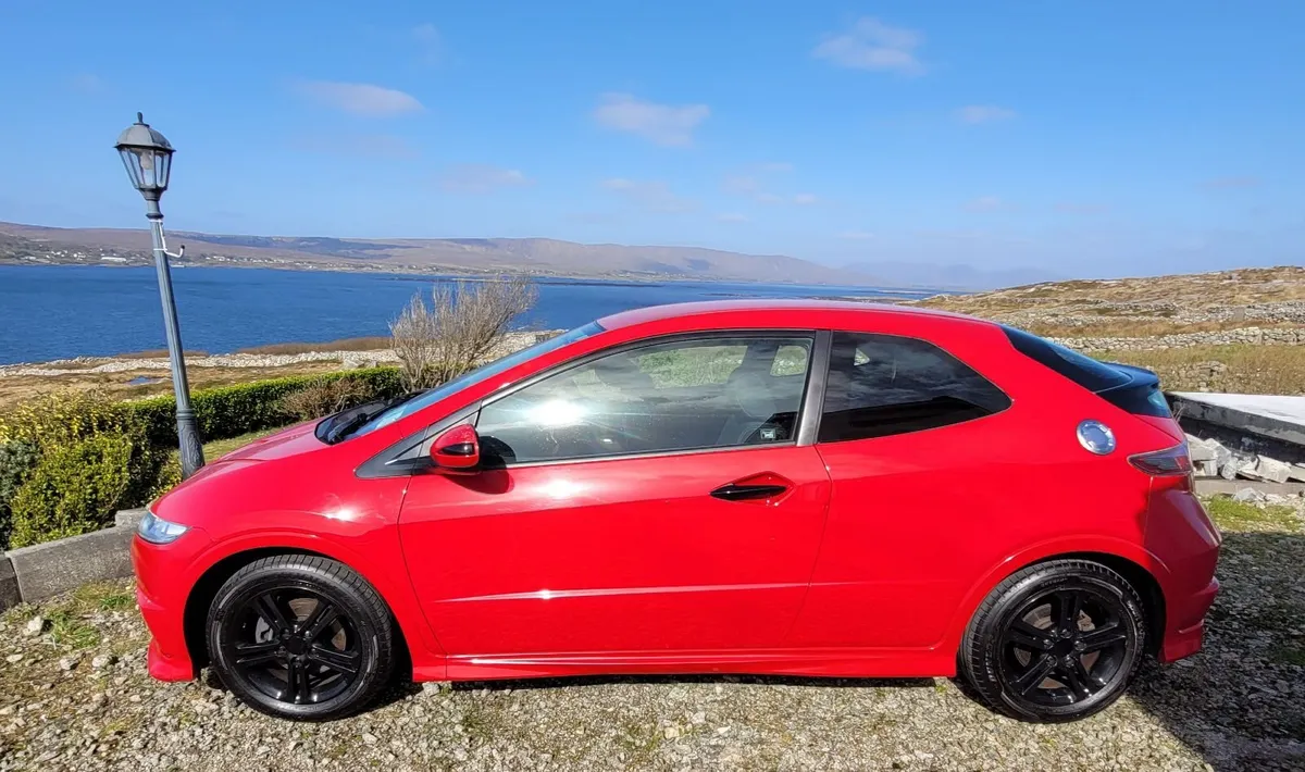 Honda Civic 2011 - Image 1