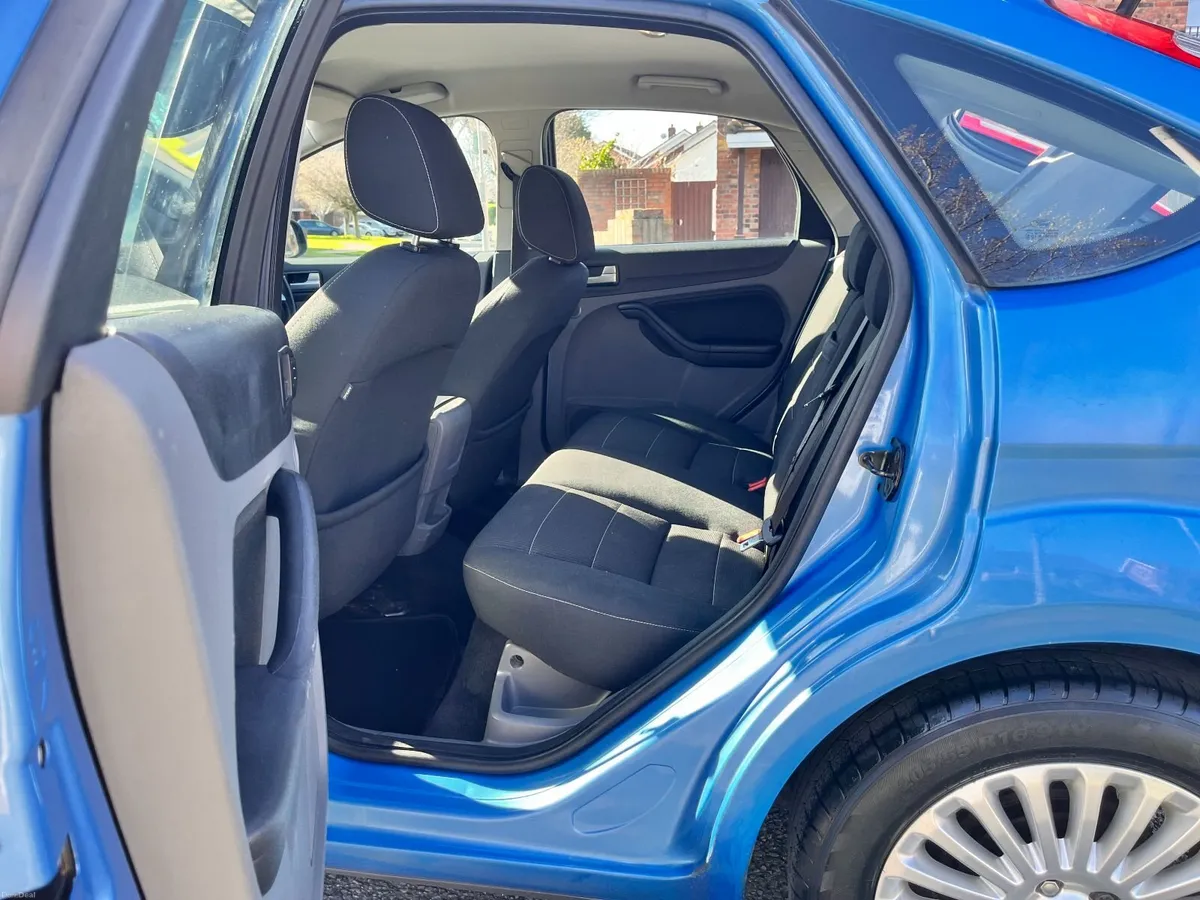 Ford Focus 2010 - Image 3