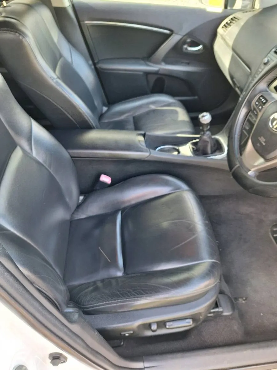 Toyota Avensis - Image 4