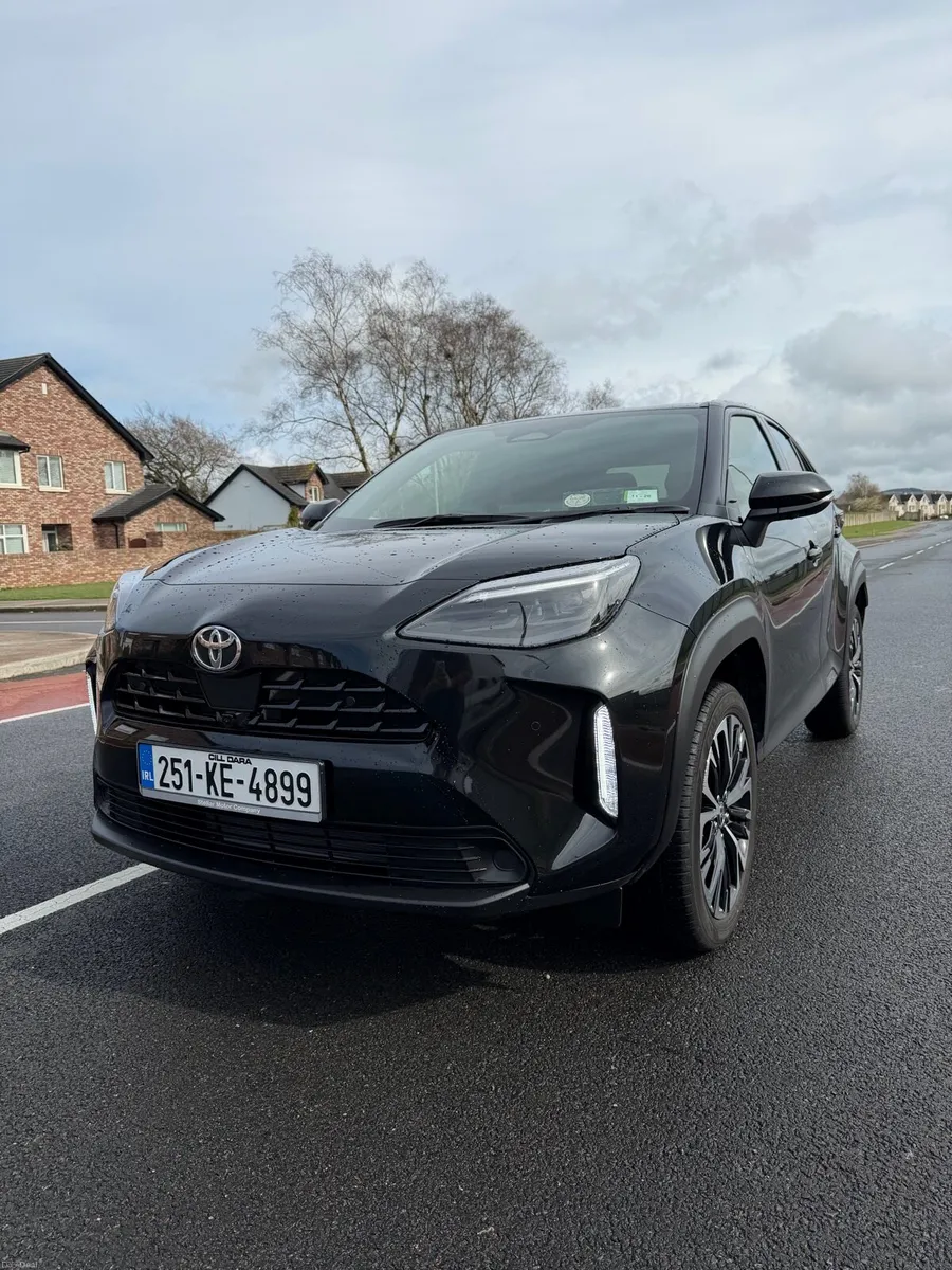 251 Toyota Yaris Cross Hybrid *Mega Spec* - Image 1