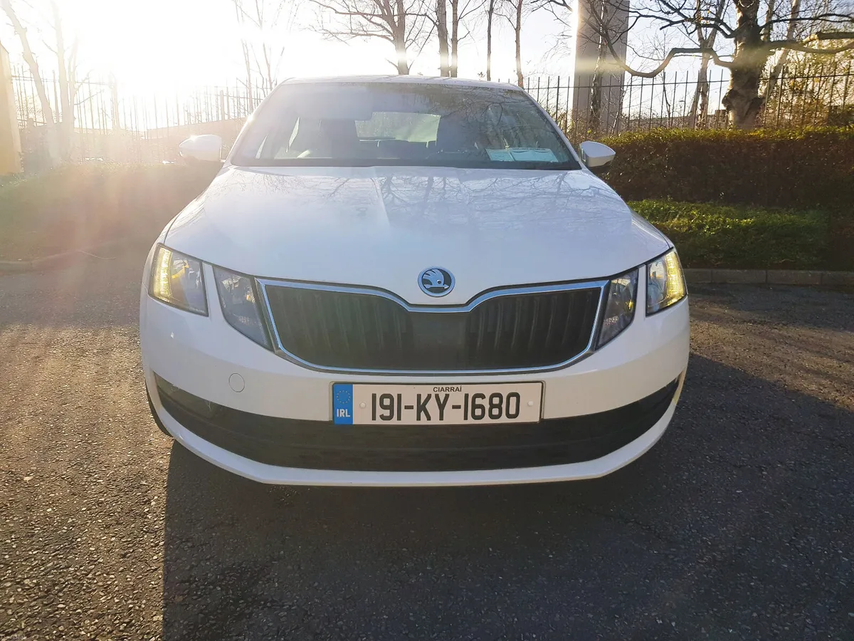 191 SKODA OCTAVIA New NCT Warranty AS NEW CAR - Image 3