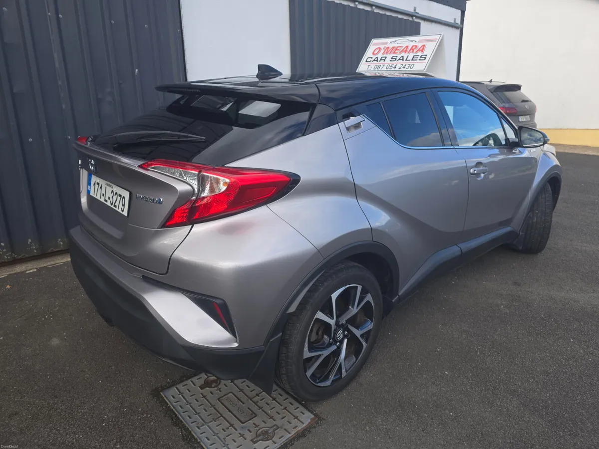2017 Toyota C-HR Hybrid Luna Sport - Image 4