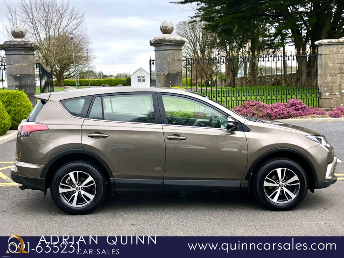 Toyota RAV4 2.0 D-4D AURA 5 DR - Image 2