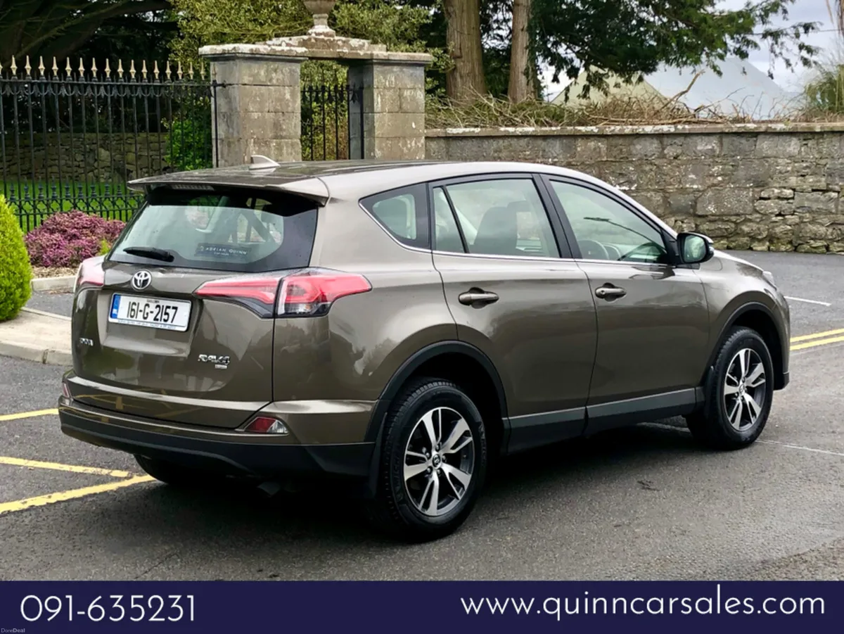 Toyota RAV4 2.0 D-4D AURA 5 DR - Image 3