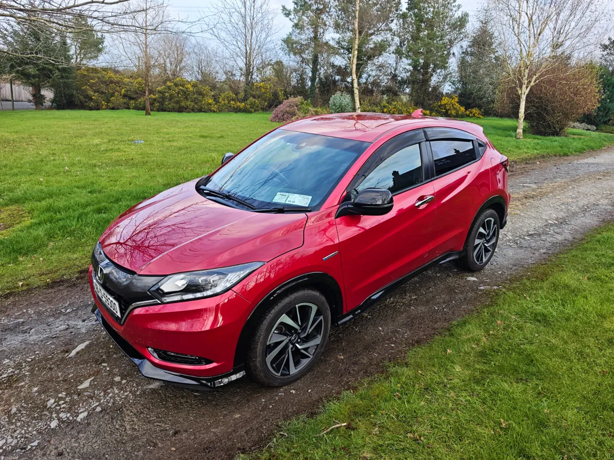 Honda Vezel  HYBRID RS EDITION  Low mileage - Image 2