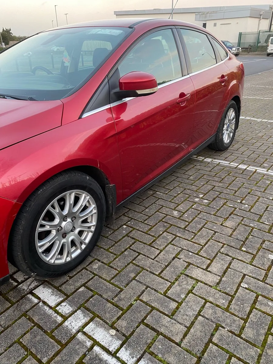 2012 Ford Focus Titanium - Image 2