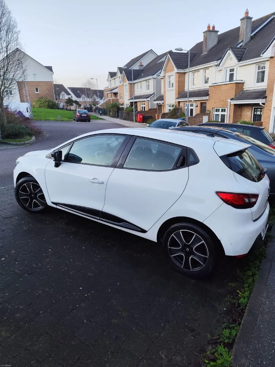 Renault Clio 2014 - Image 1