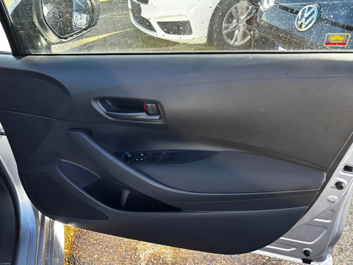 🚗 2020 Toyota Corolla Hybrid – Low KM – Spotless - Image 5