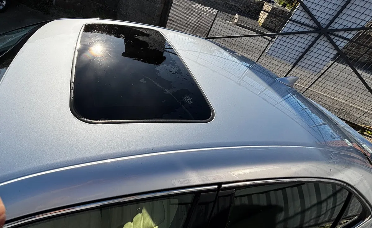 2015 Lexus IS 300h Hybrid - Luxury & Performance - Image 4