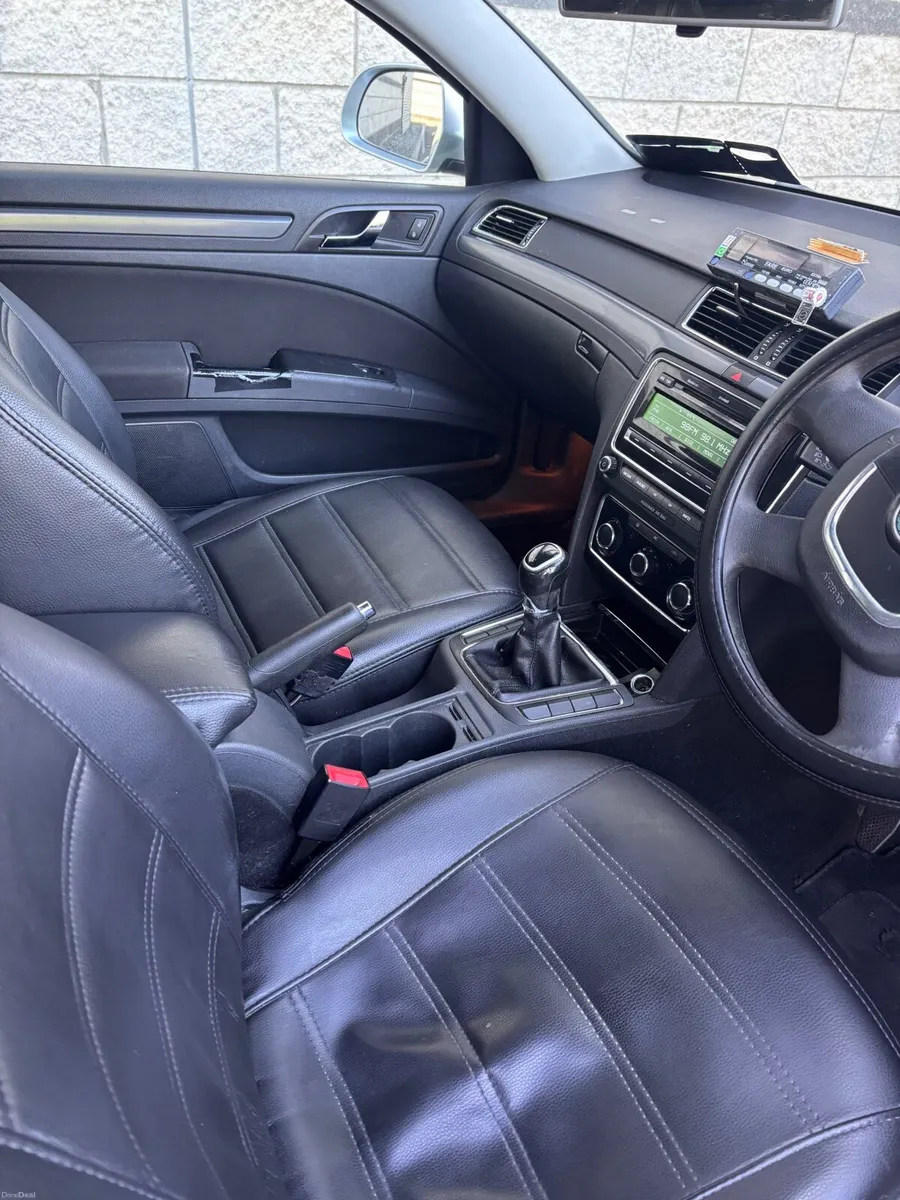 Skoda Superb 2013 - Image 3