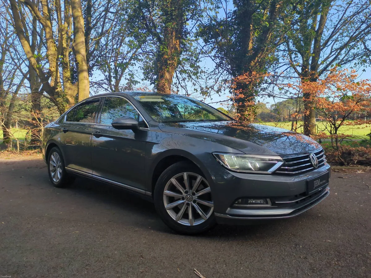 2015 Volkswagen Passat HIGHLINE 1.6tdi *LOW KMS* - Image 1