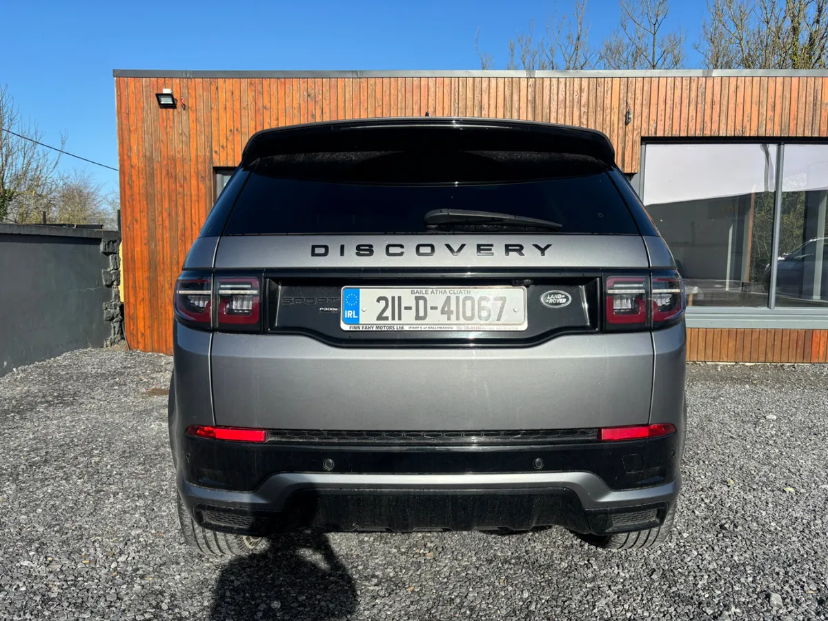 2021 Land Rover Discovery Sport SE BLACK PACK - Image 4
