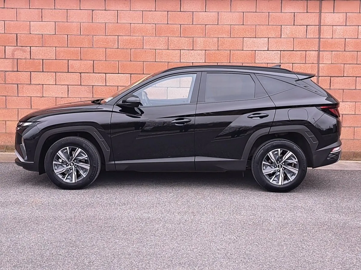 Hyundai Tucson Hybrid Executive Model Automatic - Image 4
