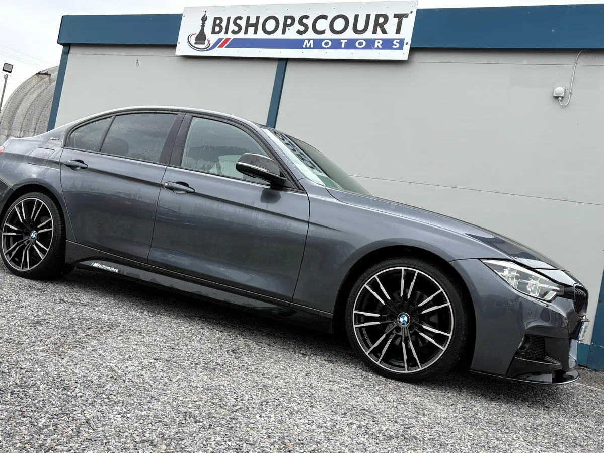BMW 3-Series 2018 - Image 3