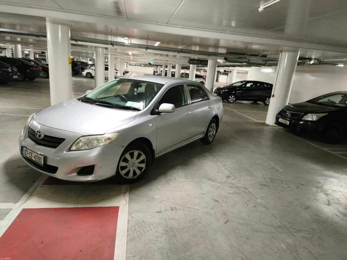 Toyota Corolla very low km - Image 3