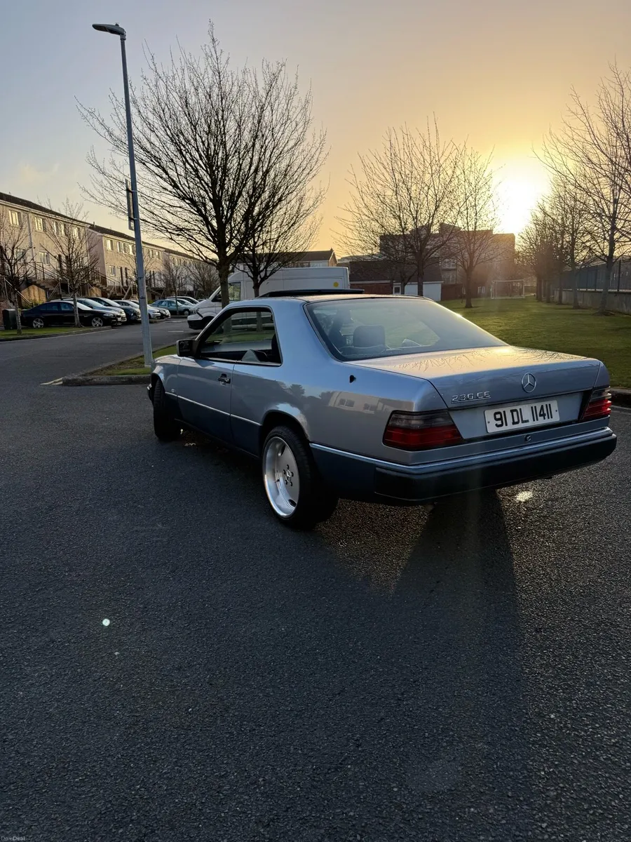 MERCEDES W124 - Image 4