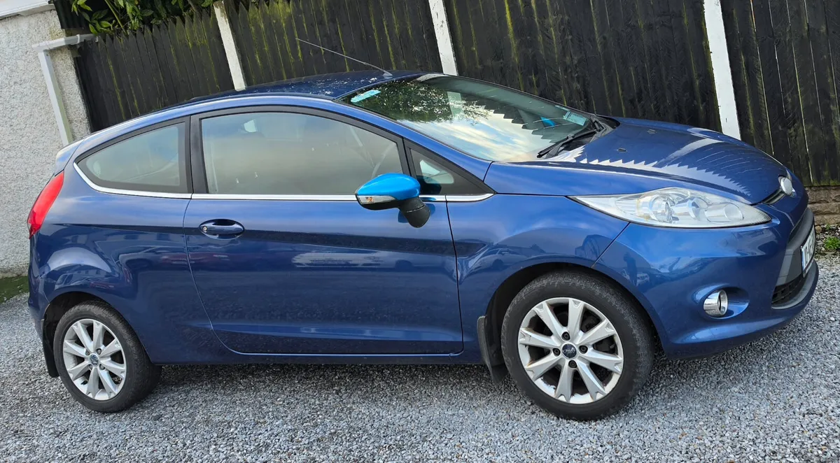 Ford Fiesta 1.25i ARGENTO SPEC 3DR