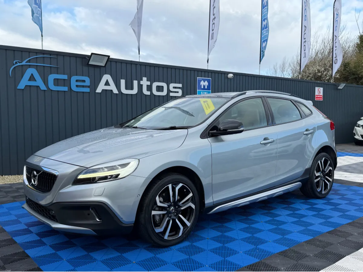 Volvo V40 CROSSCOUNTRY 4WD - 2.0L DIESEL - AUTO - - Image 3
