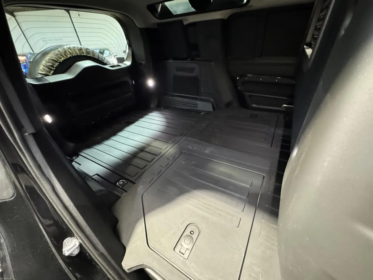 Land Rover Defender 110 3.0 D300 Hard Top S - Image 2