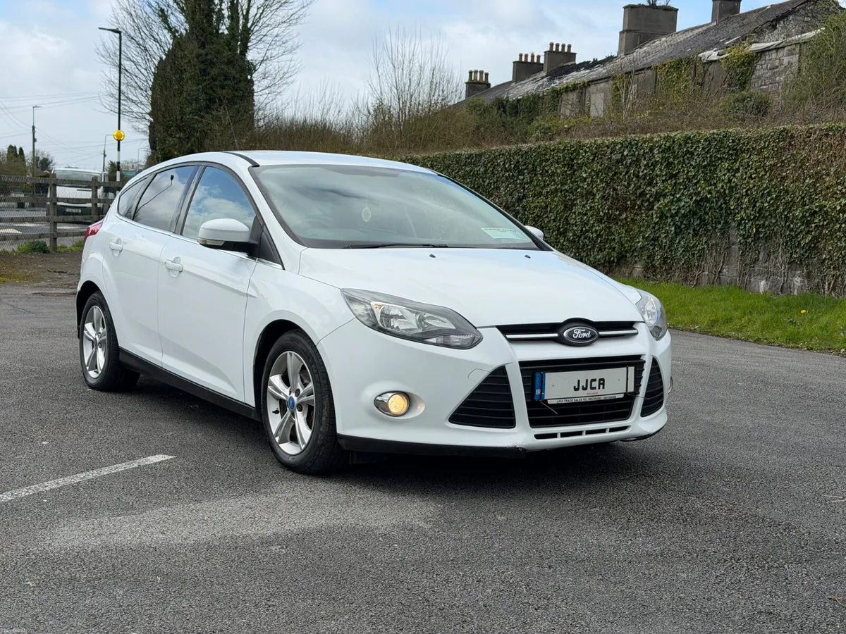 ABSOLUTELY IMMACULATE 2012 FORD FOCUS - Image 1