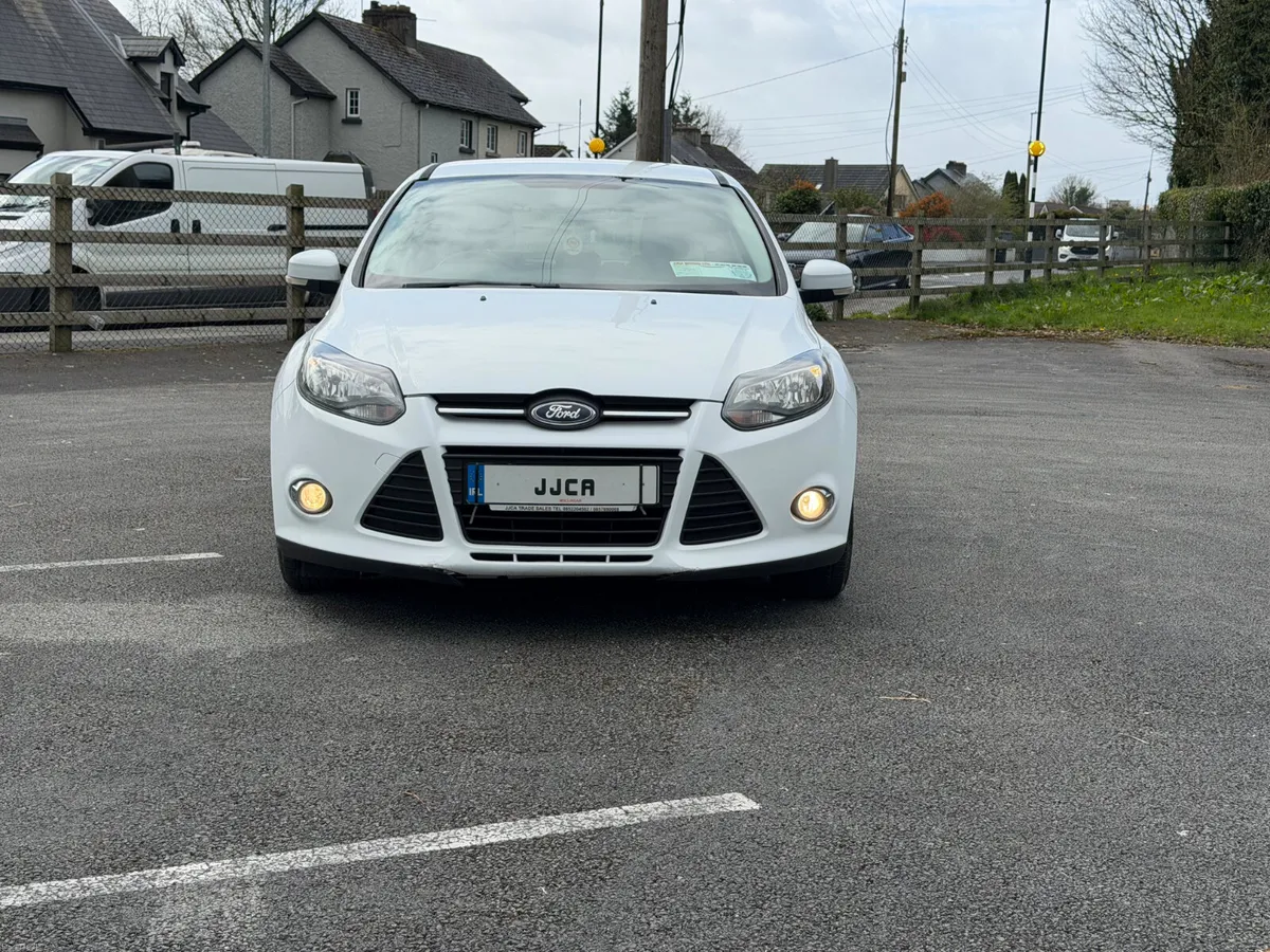 ABSOLUTELY IMMACULATE 2012 FORD FOCUS - Image 2