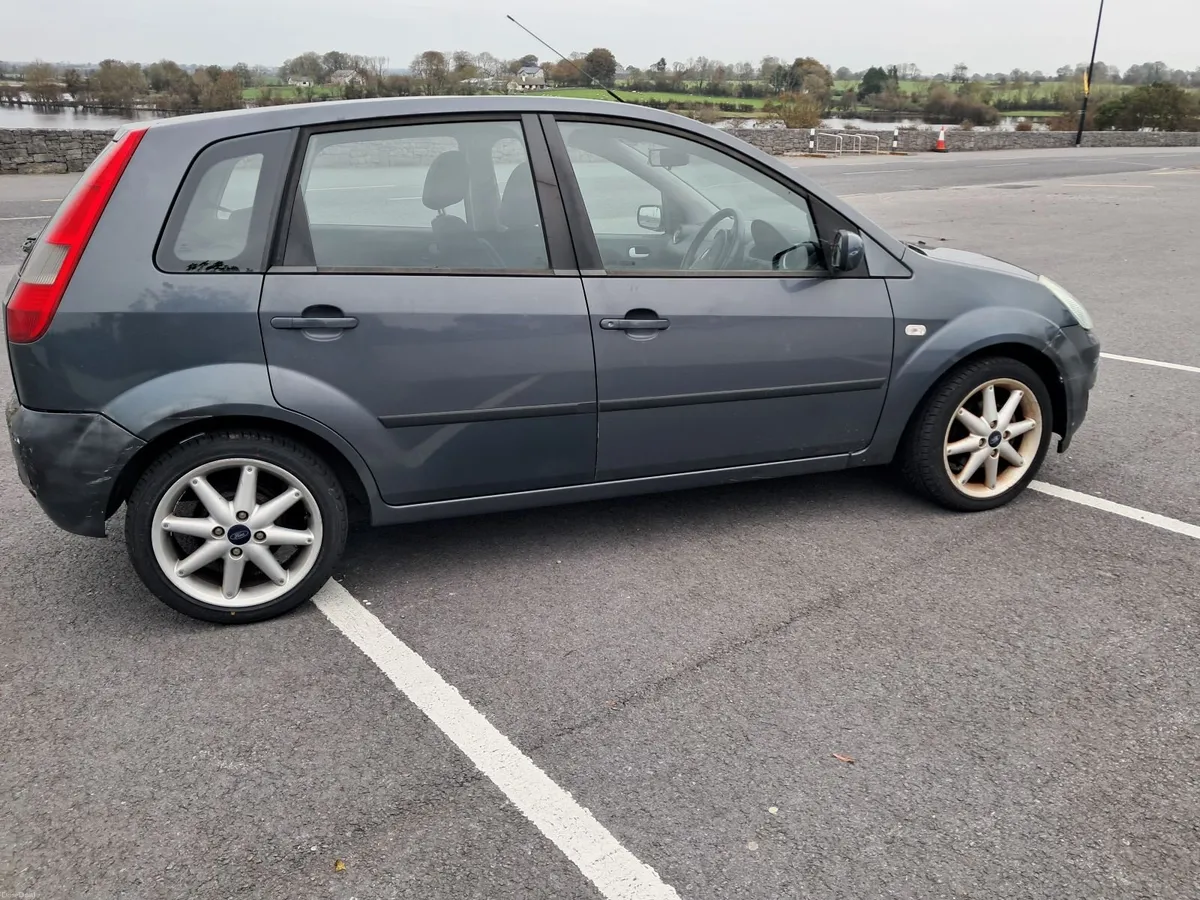 Ford Fiesta 2005 - Image 2