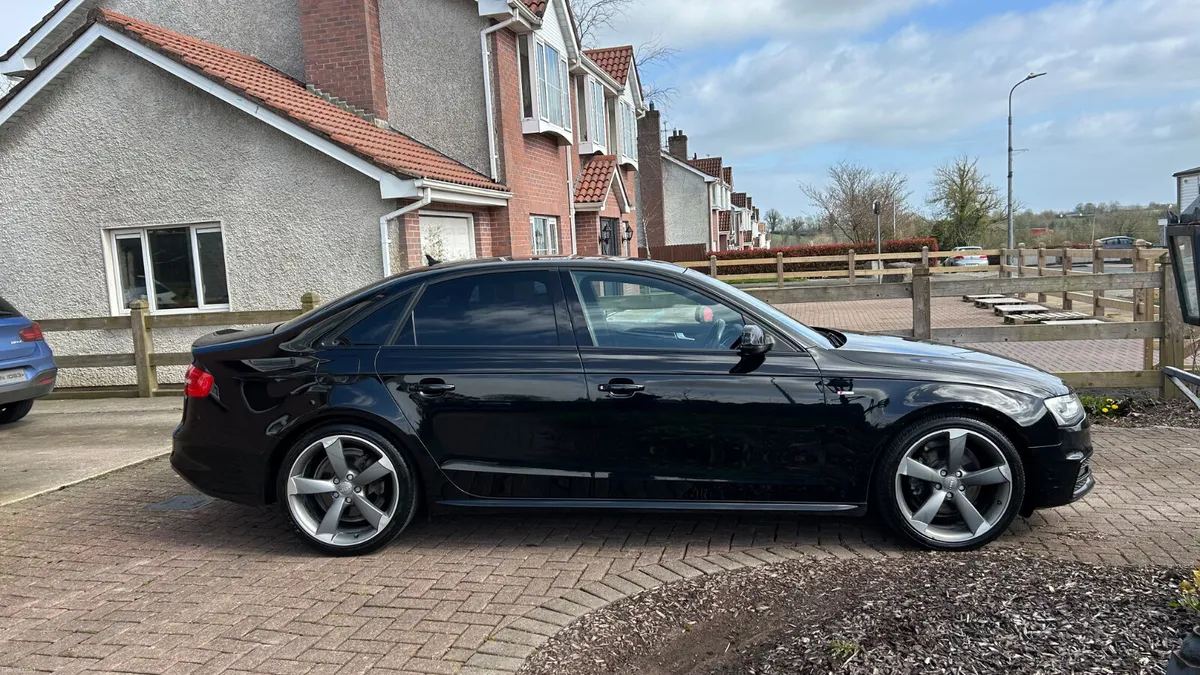 Audi A4 s line  black edition 2014 - Image 2