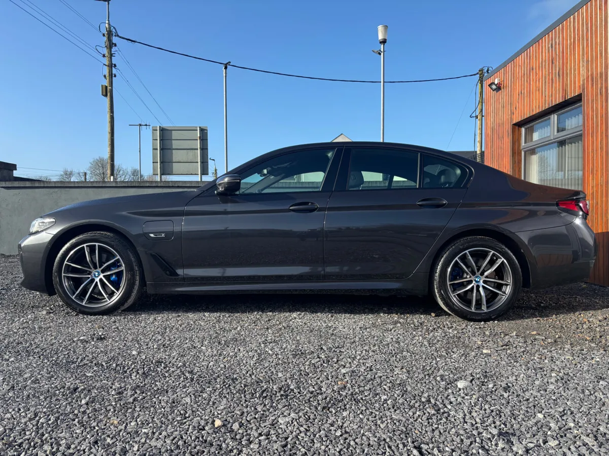 BMW 530E 2023 - Image 3
