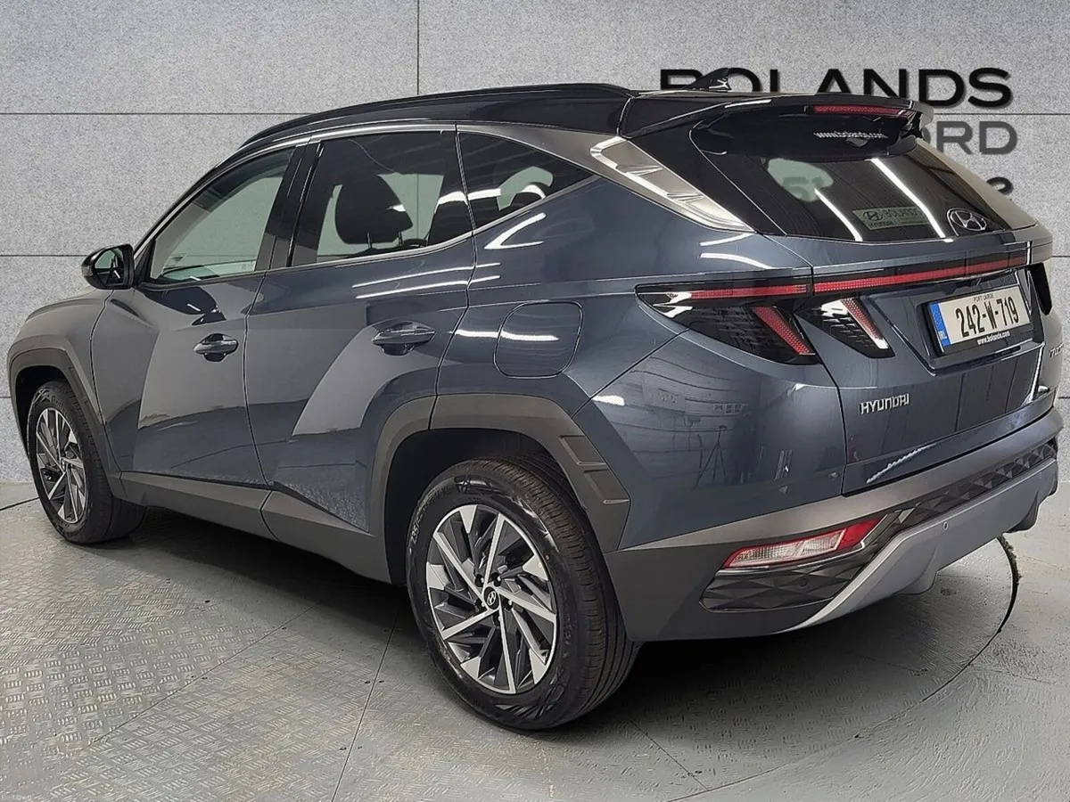 Hyundai Tucson 2WD Executive Plus w 2 Tone Roof Fr - Image 3