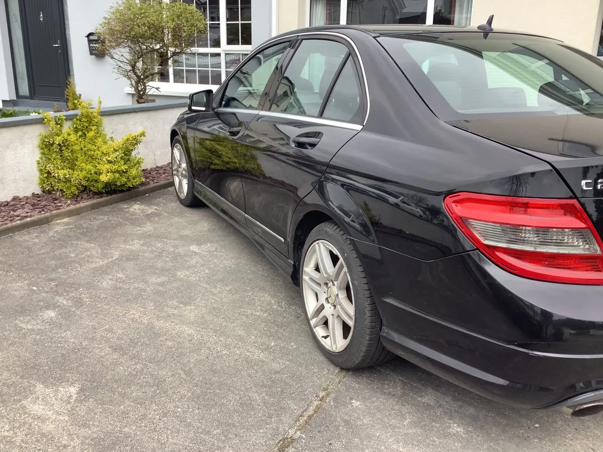 Mercedes-Benz C-Class 2009 - Image 2