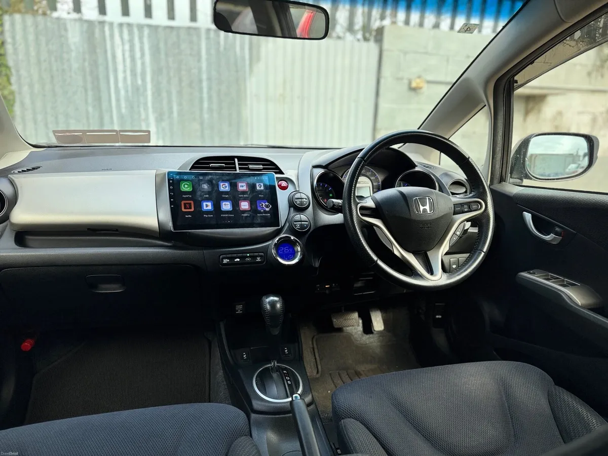 2013 HONDA FIT. NEW NCT. AUTO 1.3L HYBRID - Image 4