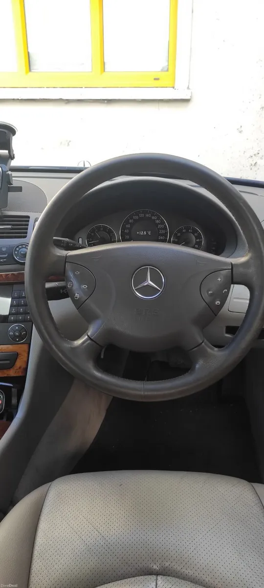 Mercedes-Benz E-Class 2005 - Image 2