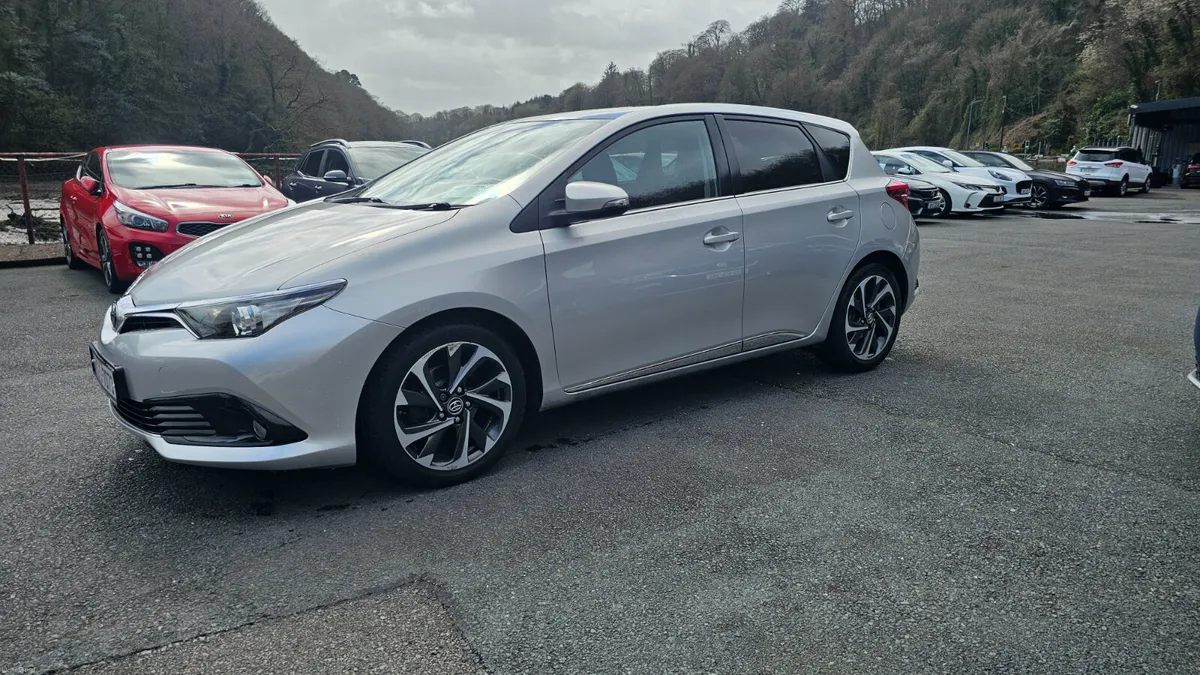 Toyota Auris 2016 SOL D4D - Image 1
