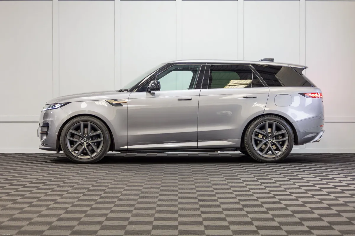 2023 Range Rover Sport P440e Dynamic SE - Image 3