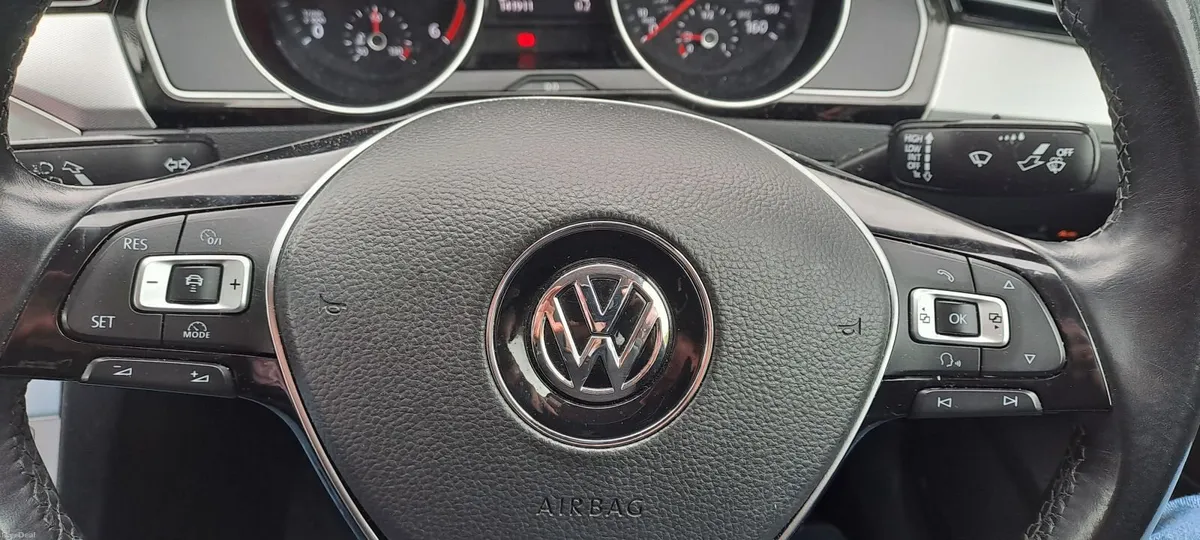Volkswagen Passat 2015 - Image 3