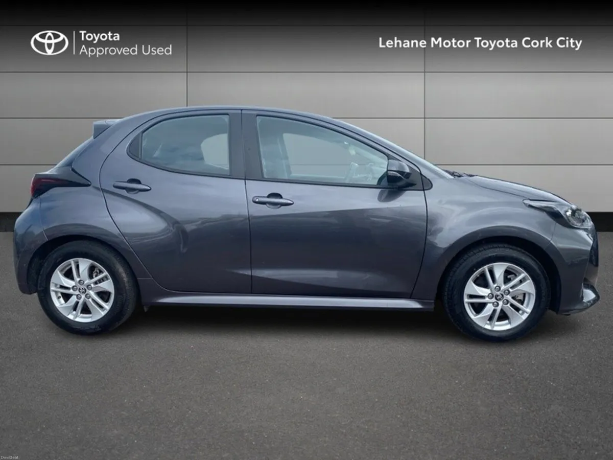 Toyota Yaris 1.5 HYBRID LUNA 4DR - Image 3