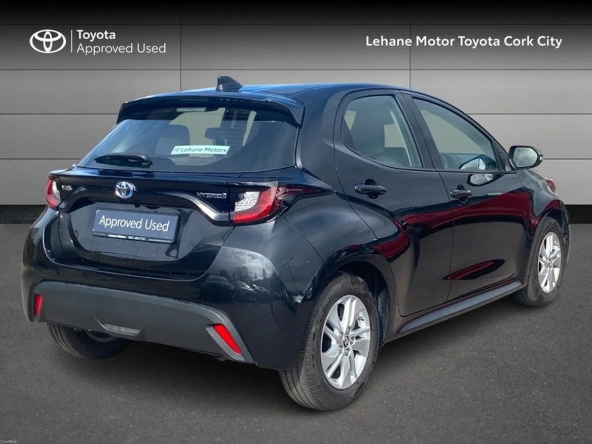 Toyota Yaris YARIS 1.5 HYBRID LUNA - Image 2
