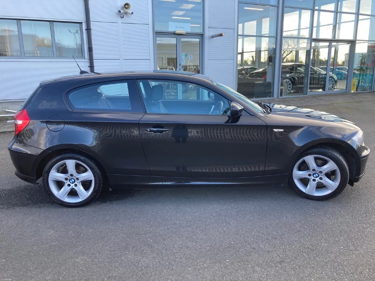 BMW 118i SE Hatchback - Image 3