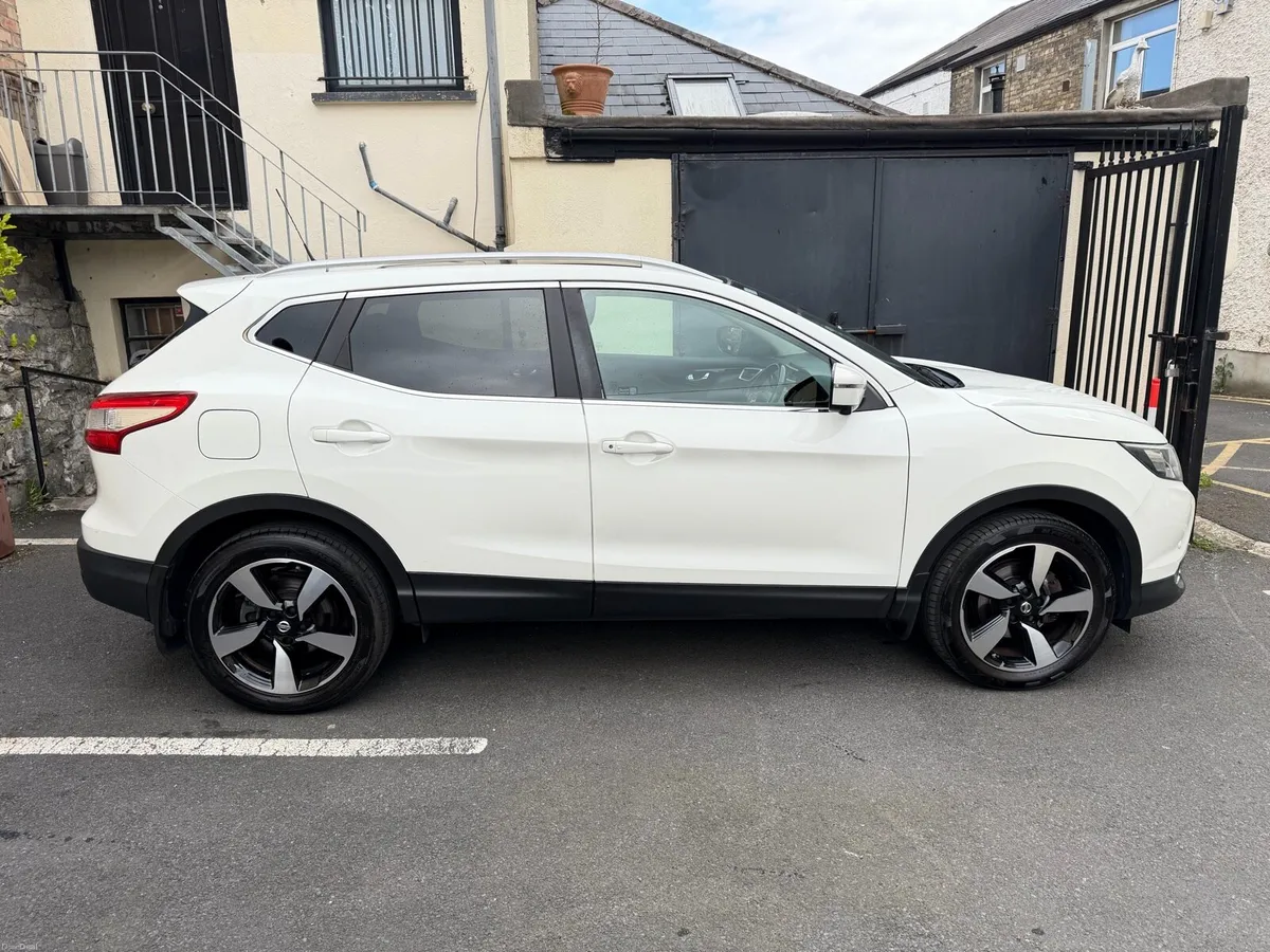 AUTOMATIC Nissan Qashqai 1.2 Petrol SV Premium CVT - Image 3