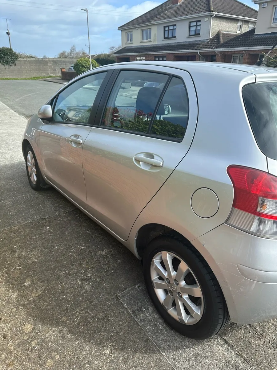 Toyota Yaris automatic lo mile/ km 1 lady owner - Image 4